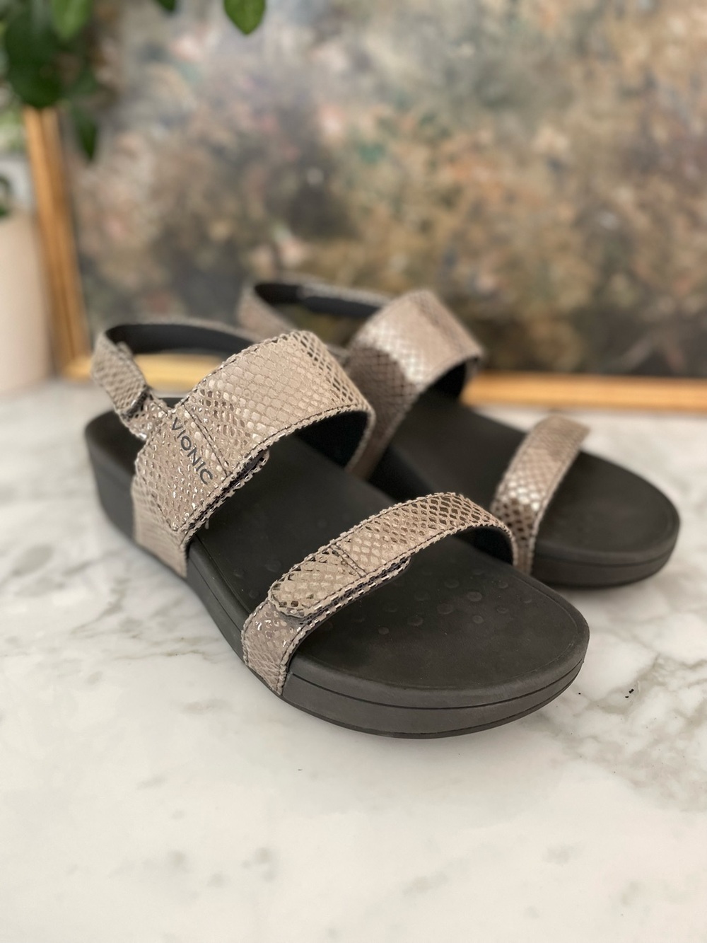 Vionic Bolinas Sandals Size 8 Pewter Snakeskin Beige Supportive